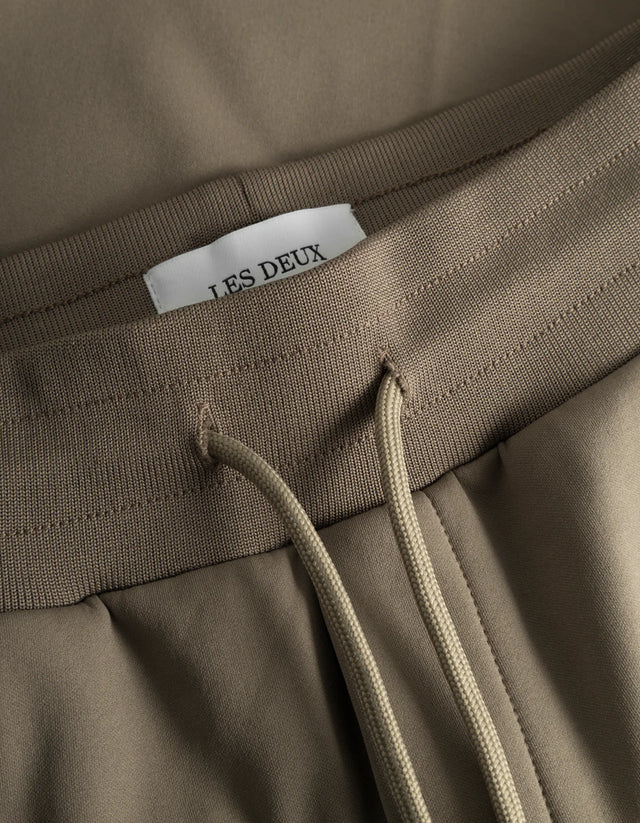 Les Deux Sterling Track Short Walnut/Ivory